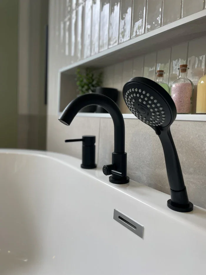 Agua Canada SANTO Modern Round Pcs Bath Tub Faucet - Image 2